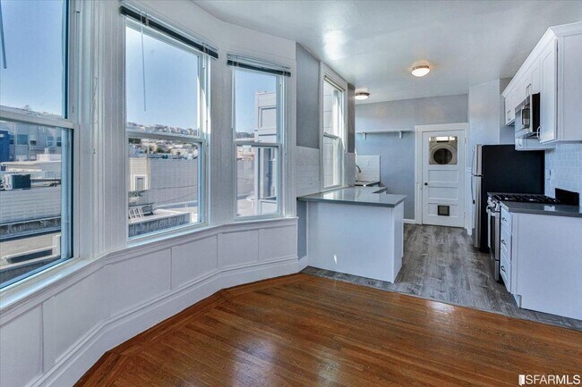 Building Photo - 2275 Chestnut St