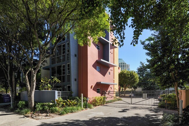 Foto del edificio - 2756 Day Ave