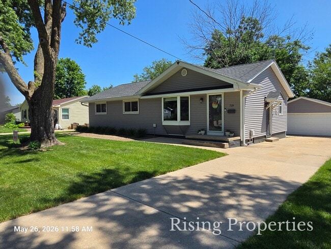 Building Photo - 719 34th St