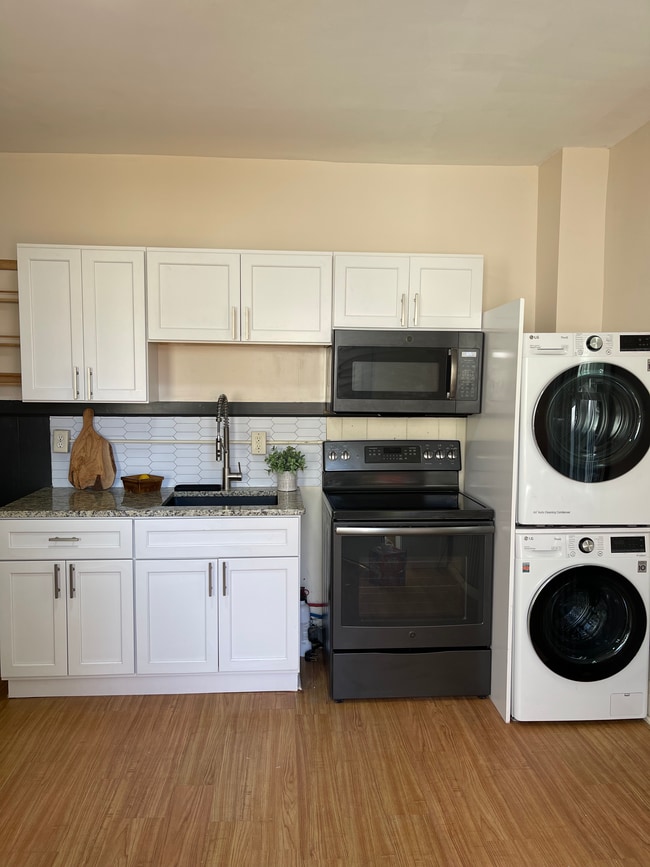 Kitchen/Laundry - 305 N 5th Ave