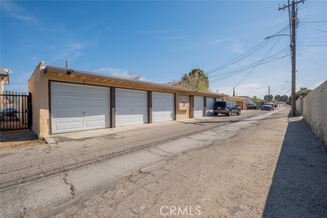 Building Photo - 342 E Lancaster Blvd