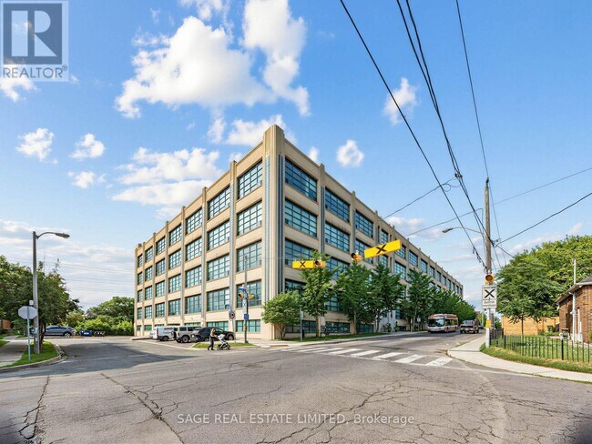 Photo du bâtiment - 1001 Roselawn Ave