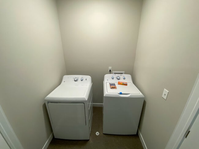 Building Photo - Lathrup Court Apartments