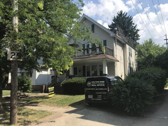 Building Photo - 11101 Fortune Avenue #Up