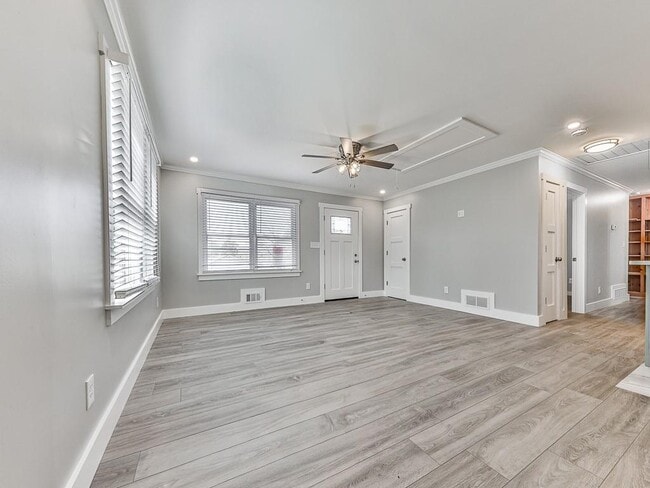 Building Photo - 2406 Pine Dr NW