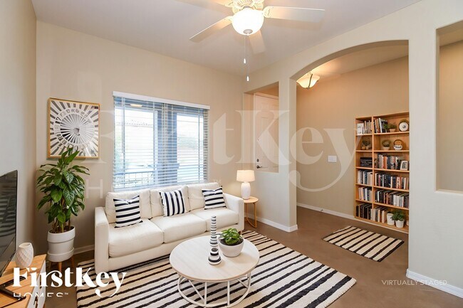 Foto del edificio - 625 W Mangrove Rd