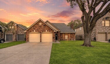 Building Photo - 16830 Scenic Gardens Dr