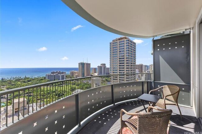 Hermosa vista circular desde la terraza hacia la playa de Waikiki - 421 Olohana St