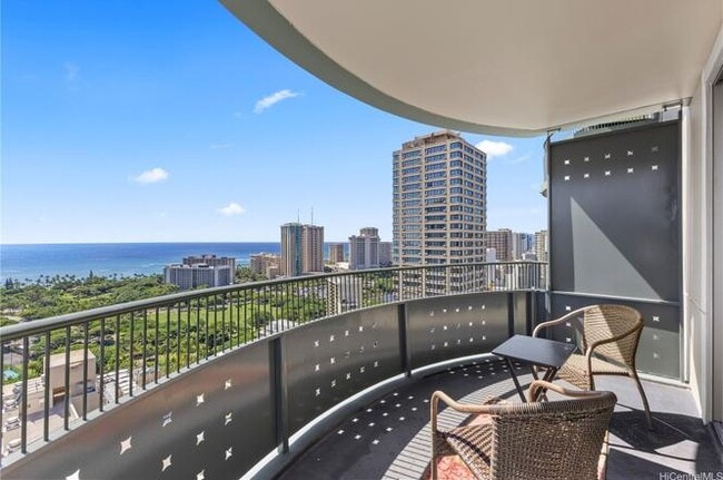 Beautiful View Circular Lanai towards Waikiki Beach - 421 Olohana St