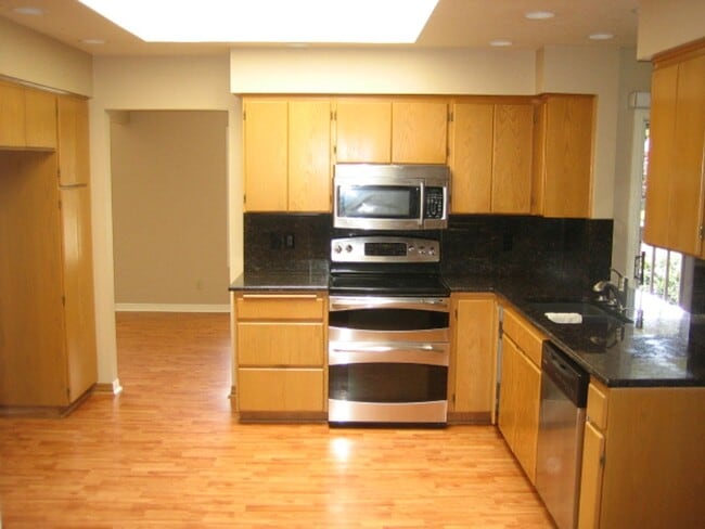 Building Photo - 5044 Summerfield Dr SE