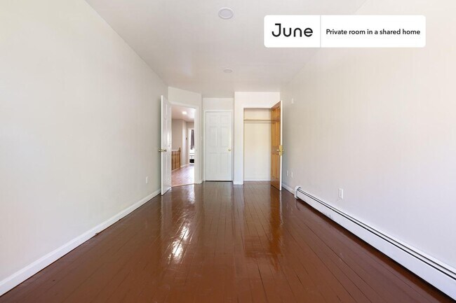 Foto del edificio - Room in Shared 4 bed/3 bath home