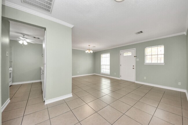 Foto del edificio - 44 W Tri Oaks Ln