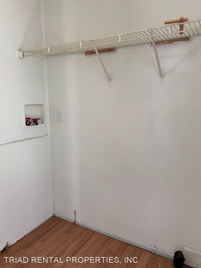 Building Photo - 3 br, 2 bath House - 133 S. SANDY RIDGE