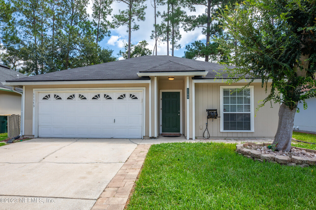 Foto principal - 11173 Bentley Trace Ln E