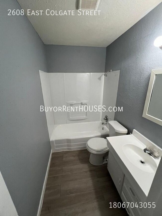 Building Photo - $499 Move-In Special (+ admin fee) + $0 De...