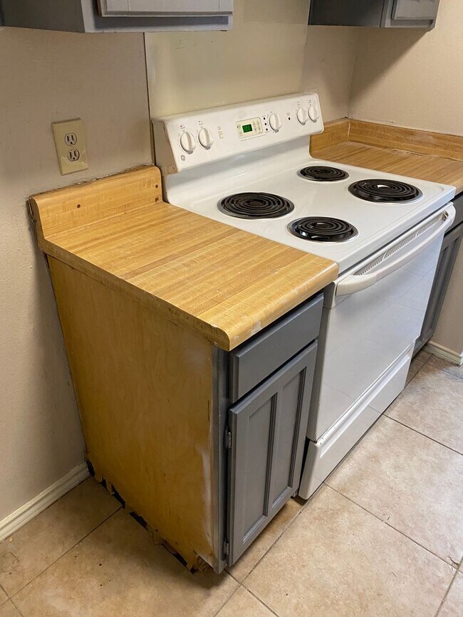 Foto del edificio - 714 Woodland Ct