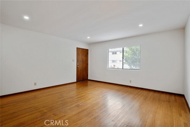 Foto del edificio - 983 W 10th St