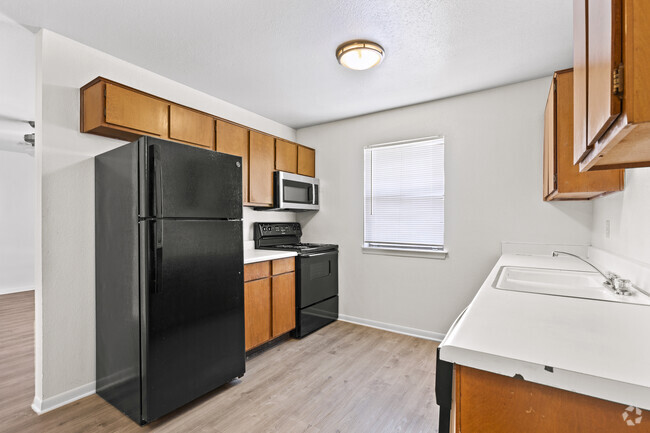 2BR, 1BA - 795SF - Cocina - The Patrick