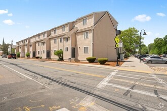 Building Photo - 51 Fairfield Park