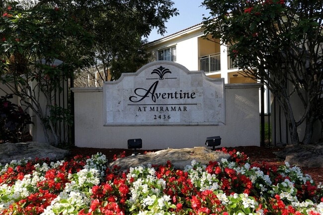 Building Photo - 2549 Centergate Dr