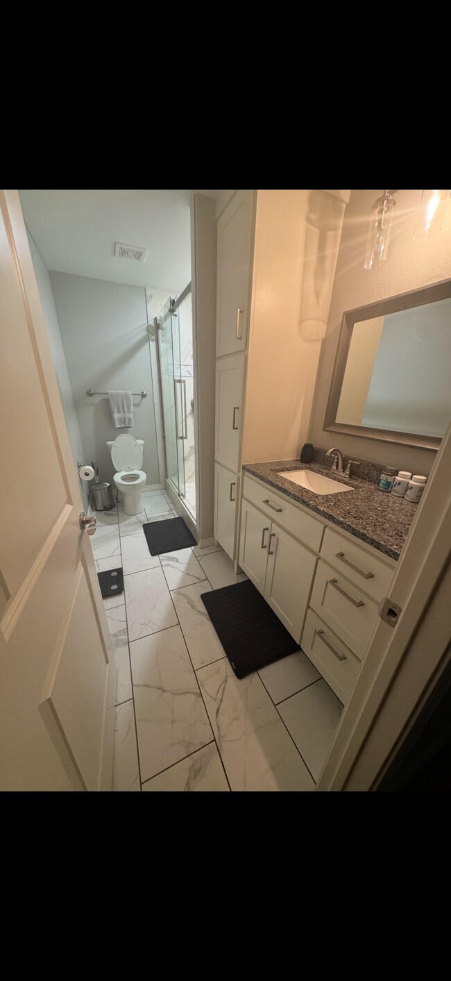 Foto del edificio - 235 Turnberry Ct