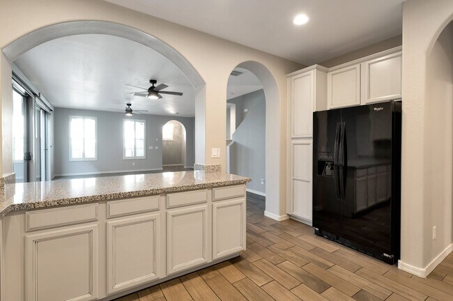 Building Photo - Charming 3 bed 2.5 bath - Cross streets: 2...