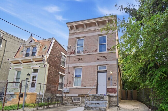 Building Photo - 2238 Flora St