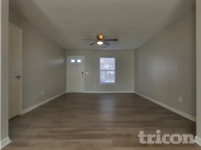 Building Photo - 725 Jack Russell Ct