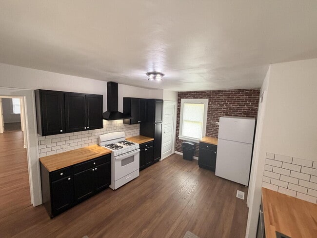 Building Photo - 3142 W 33rd St