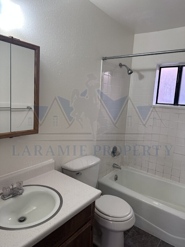 Building Photo - 714 Downey St