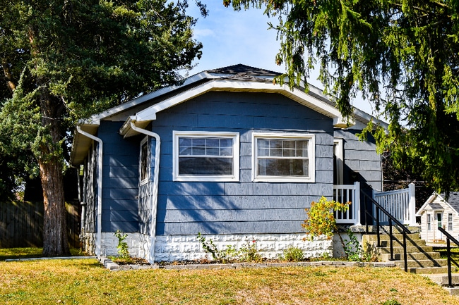 Building Photo - 308 Maple St