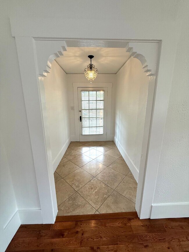 Building Photo - Hawthorne