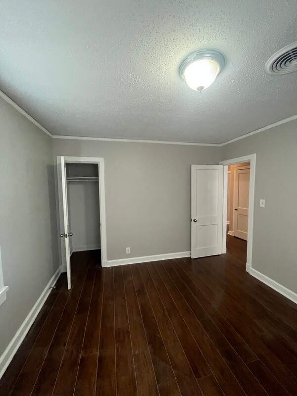 Building Photo - 3728 Rhea Ave