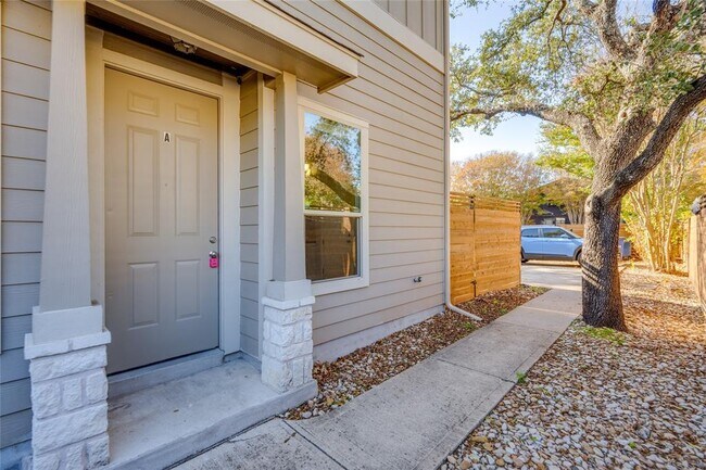 Foto del edificio - 5701 Cougar Dr