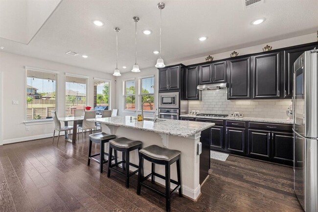 Foto del edificio - 4217 Privacy Hedge St