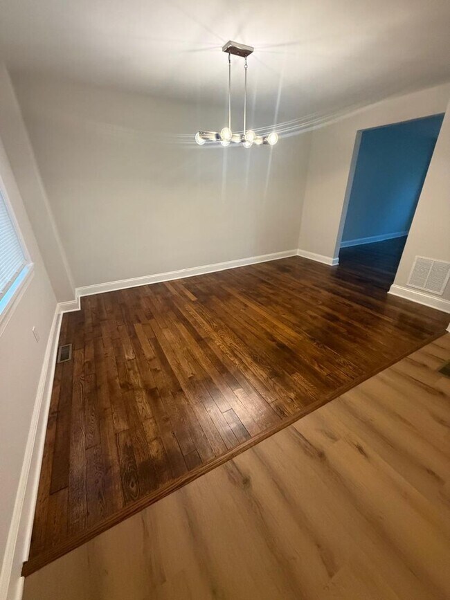 Building Photo - Available Now in Govans! 3Br 1.5 Bath