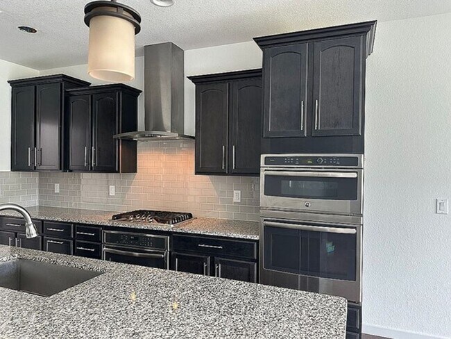 Building Photo - Modern and Spacious 3B/2.5 Bath Erie Home ...
