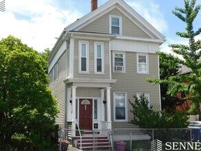 Building Photo - 168 River St