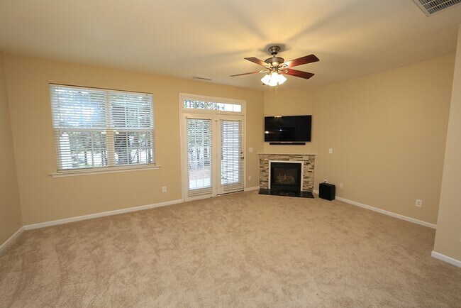 Foto del edificio - Cornerstone Village Townhome in Superb NW Raleigh Location!
