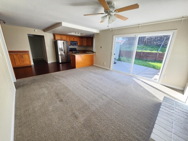 Building Photo - 735 Wedgewood Dr