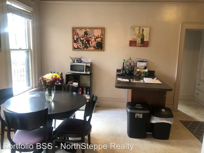 Foto del edificio - 4 br, 1.5 bath Apartment - 1069 Neil Ave