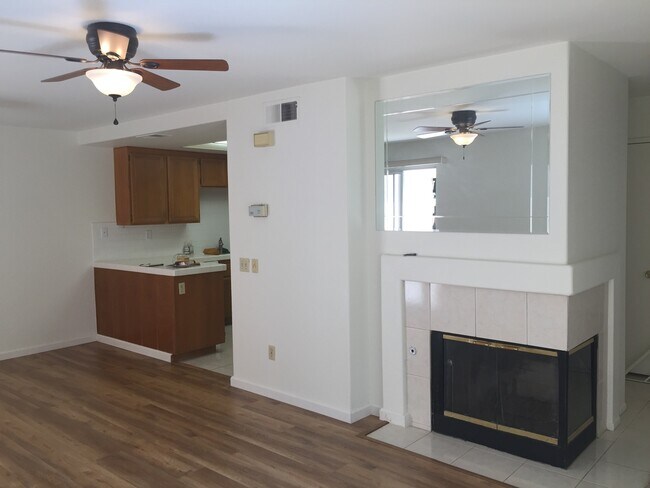 Foto del edificio - Pretty & Private End Unit 3+2.5 Light & Br...