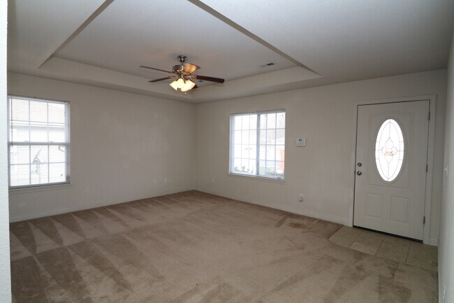 Living Rm to Entry - Golf View Gardens Apartments