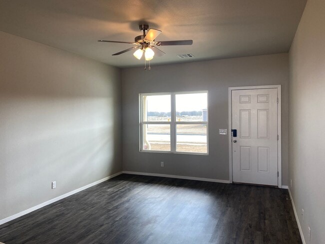 Building Photo - *Pre-leasing* Three Bedroom | Two Bath Hom...