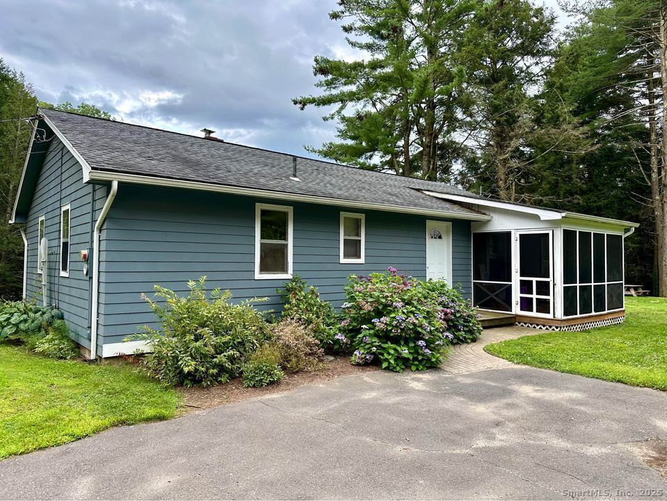 Foto principal - 386 Cherry Brook Rd