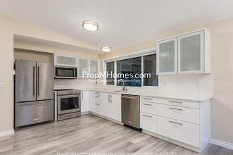 Building Photo - 7018 SW Montauk Cir