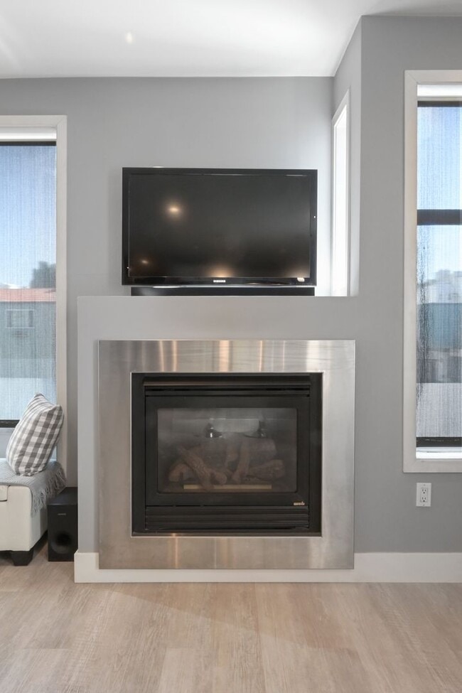 Photo - Epic REA/Azari PM:Gorgeous 1 Bed/ 1 Bath C... Apartment