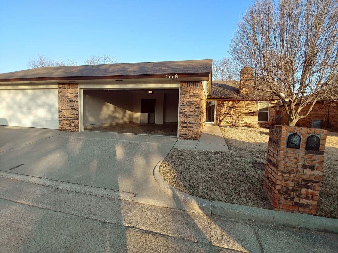 1718 Lionsgate Cir, Bethany, OK 73008 House Rental in Bethany, OK