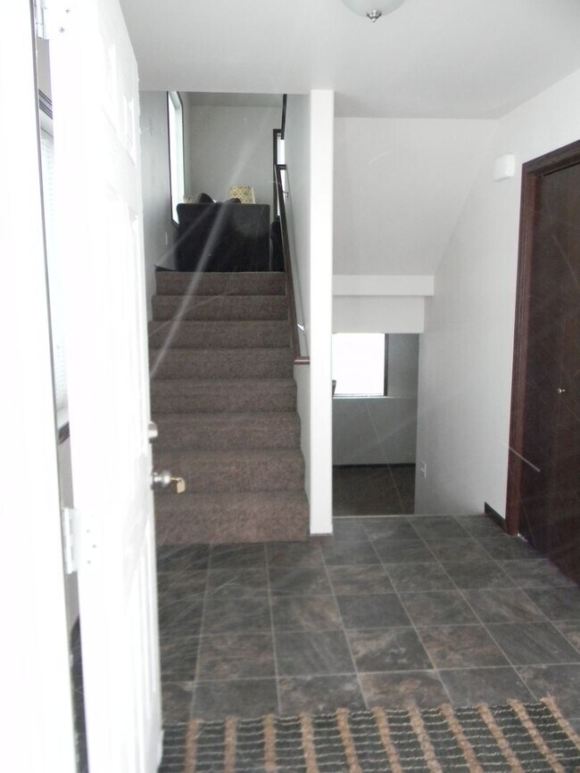 Foto del edificio - 521 E Foxtail Dr