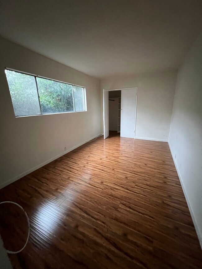 Foto del edificio - 2572 S Sepulveda Blvd